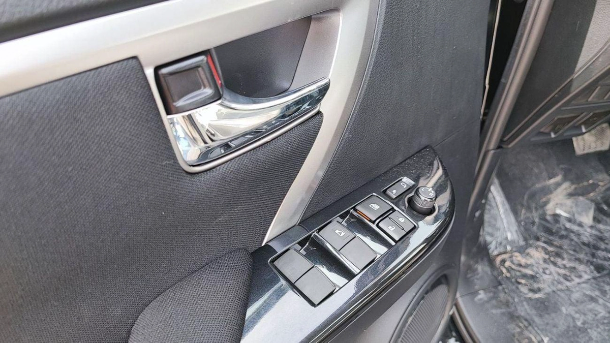 Toyota Fortuner EXR Toyota Fortuner / 2.7L V4 Petrol /  Climate Control / Only for Africa Special Price-19-0