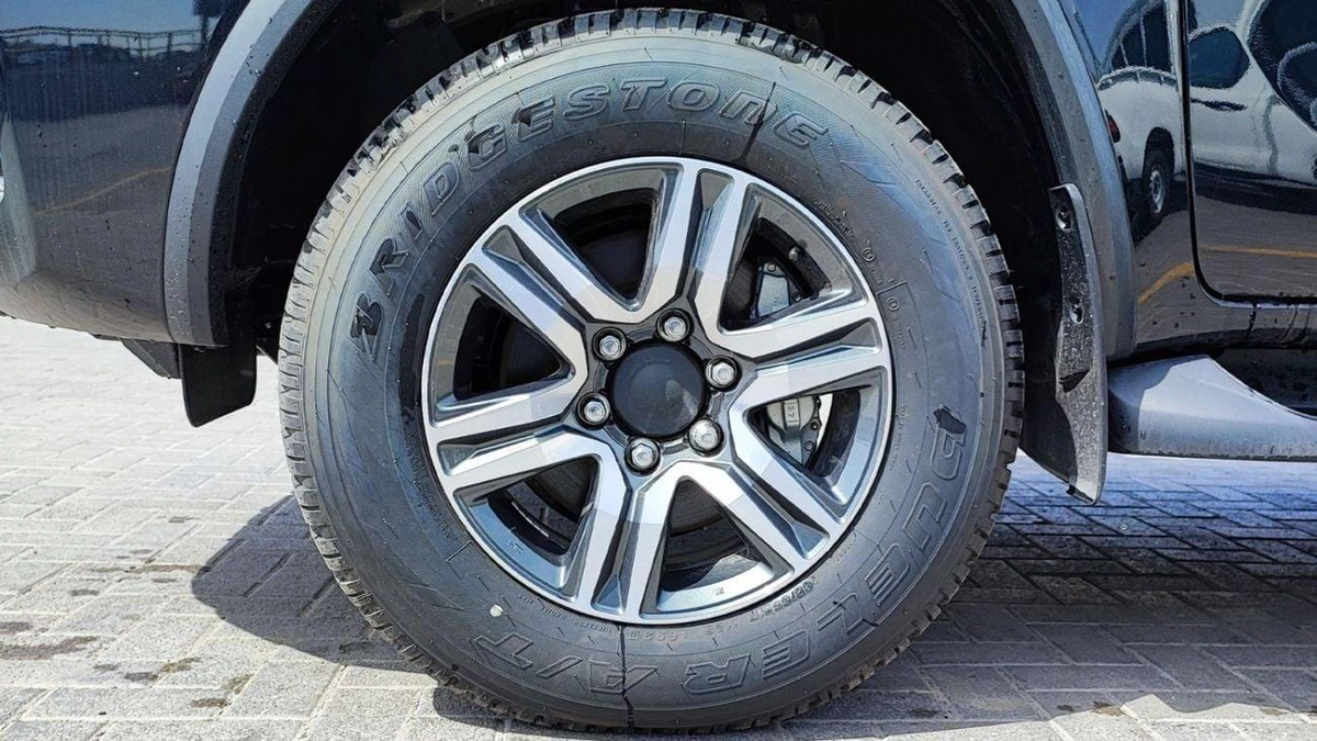 Toyota Fortuner EXR Toyota Fortuner / 2.7L V4 Petrol /  Climate Control / Only for Africa Special Price-6-0