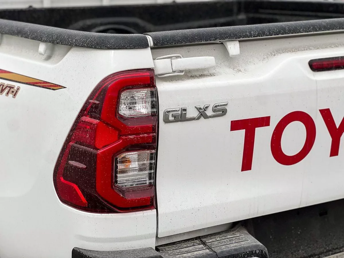 Toyota Hilux EXPORT ONLY - S GLX 2.7L AWD A/T EXPORT ONLY - 2.7L AWD A/T (Key Start)-9-0