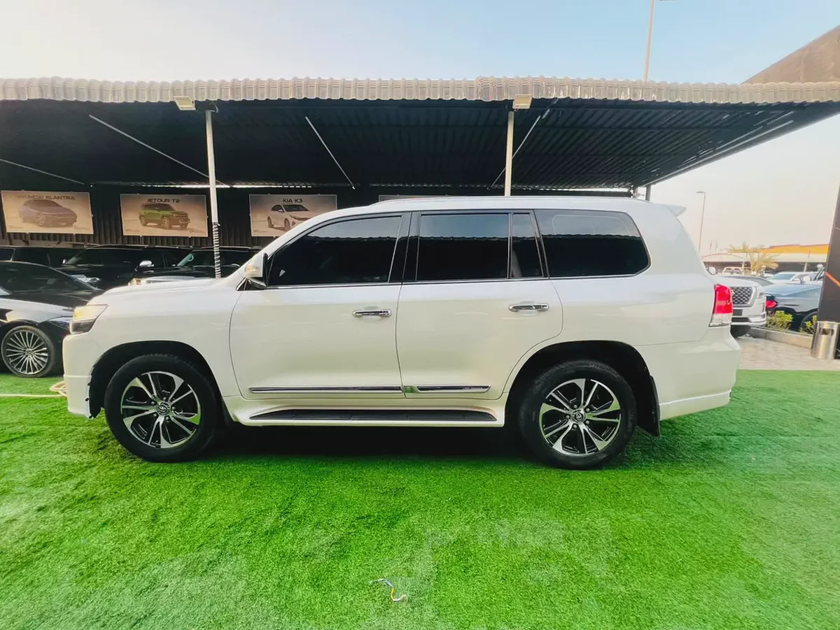 Toyota Land Cruiser VXR Grand Touring 2020 | GCC Specs | Pristine Condition-7-7
