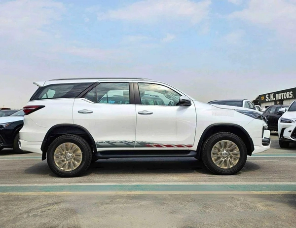 Toyota Fortuner SR5 ADVENTURE / 4.0L V6 PETROL / FRONT PWR SEATS / PUSH START / DIFF LOCK AUTO A/C
