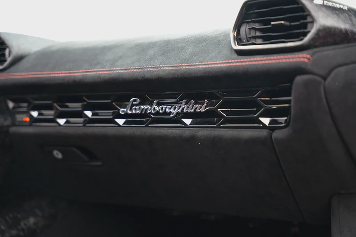 2019 LAMBORGHINI HURACAN PERFORMANTE SPYDER WITH WARRANTY AND SERVICE CONTRACT-12-12