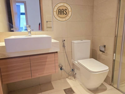 Corner Unite , Spacious 1bed_Room With kitchen Appliances, Prime Location-3