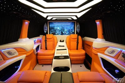 Mercedes Benz V300 AVANTGARDE VIP BUSINESS VAN –  FULL LUXURY OPTION | BRAND NEW | GCC | 2025-9