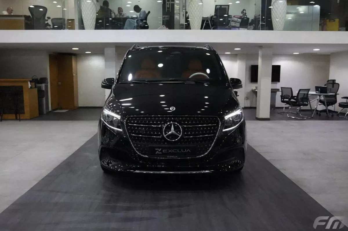 Mercedes Benz V300 AVANTGARDE VIP BUSINESS VAN –  FULL LUXURY OPTION | BRAND NEW | GCC | 2025