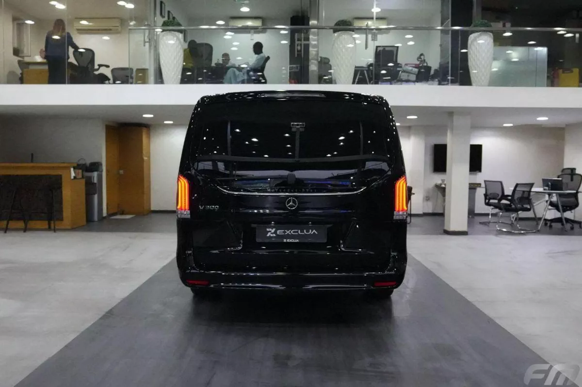 Mercedes Benz V300 AVANTGARDE VIP BUSINESS VAN –  FULL LUXURY OPTION | BRAND NEW | GCC | 2025-19-0