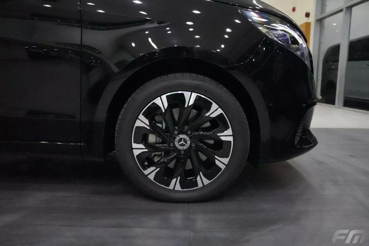 Mercedes Benz V300 AVANTGARDE VIP BUSINESS VAN –  FULL LUXURY OPTION | BRAND NEW | GCC | 2025-23-0