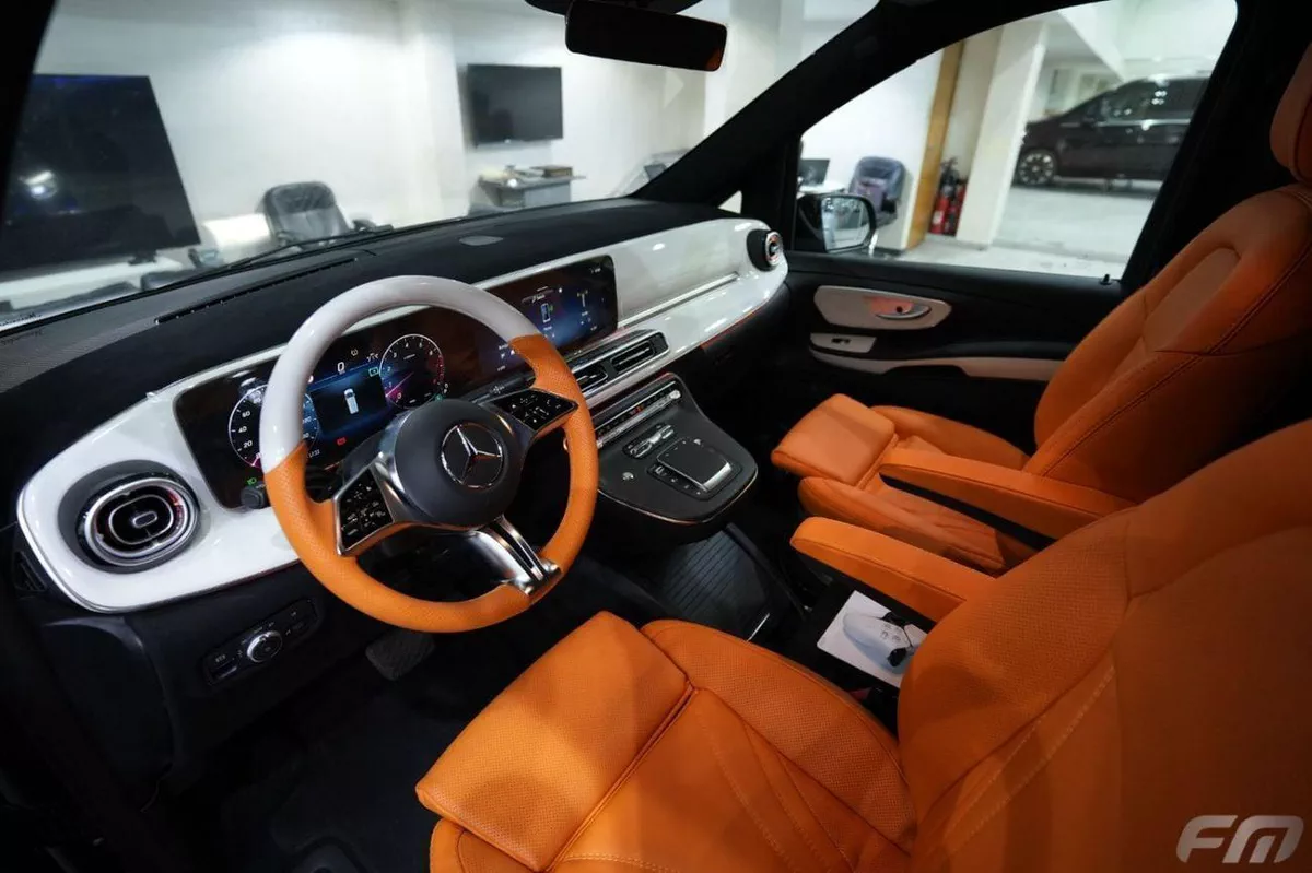 Mercedes Benz V300 AVANTGARDE VIP BUSINESS VAN –  FULL LUXURY OPTION | BRAND NEW | GCC | 2025-4-0