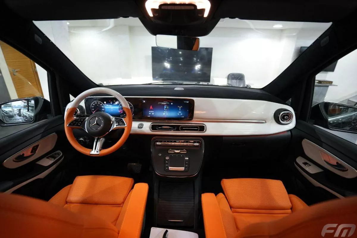Mercedes Benz V300 AVANTGARDE VIP BUSINESS VAN –  FULL LUXURY OPTION | BRAND NEW | GCC | 2025-5-0