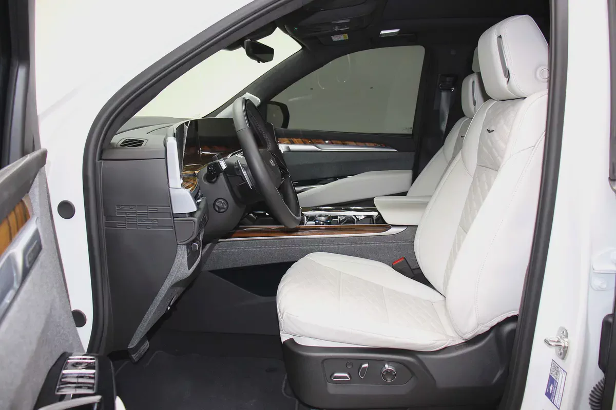 2025 Cadillac Escalade Sport Platinum | GCC Specs-7-7