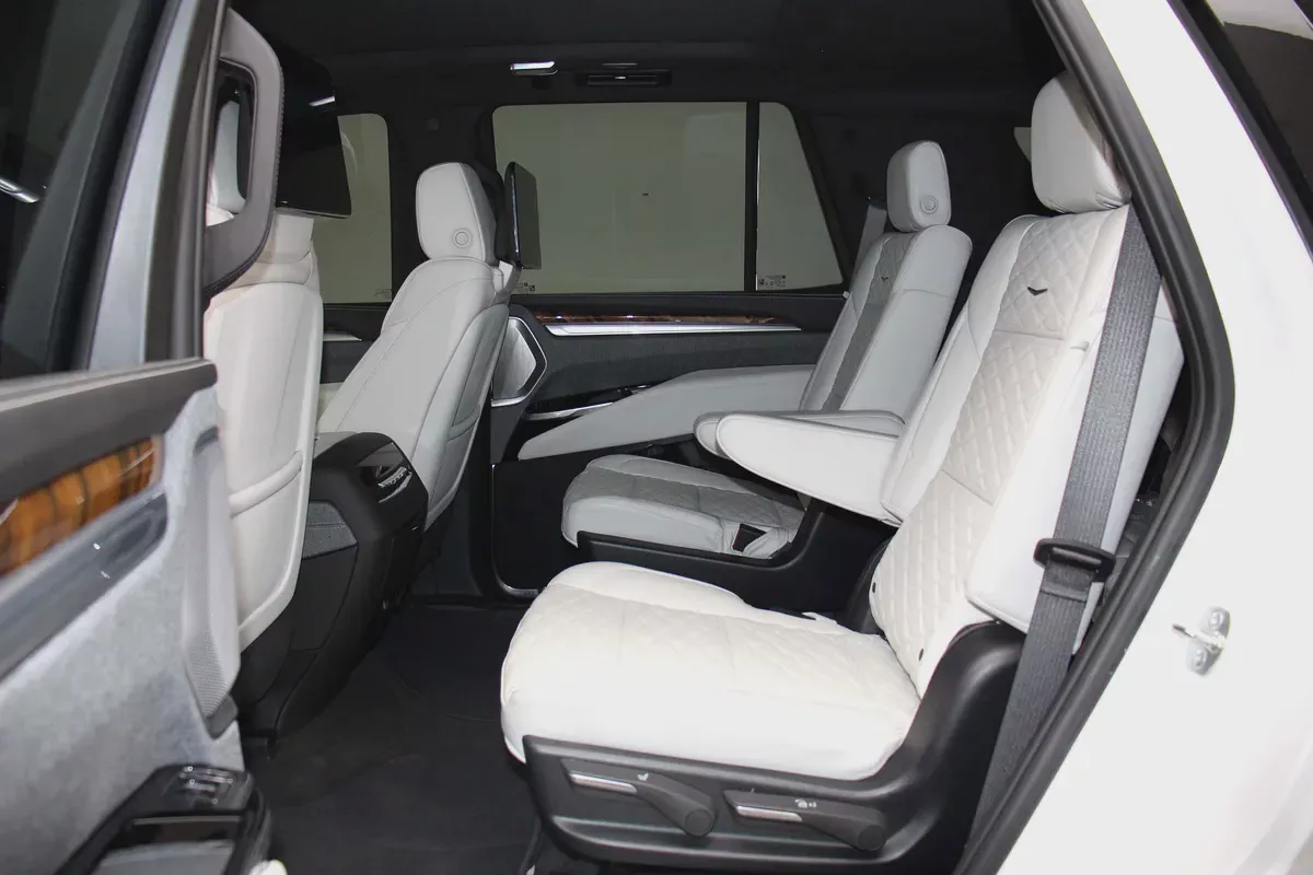 2025 Cadillac Escalade Sport Platinum | GCC Specs-8-8