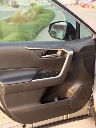 Toyota RAV4 XLE HEV Hybrid XLE 2.5L-9