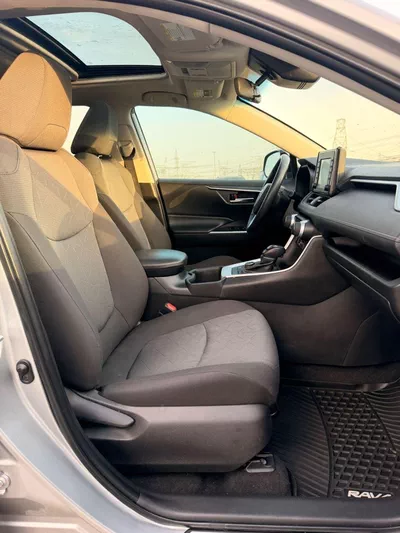 Toyota RAV4 XLE HEV Hybrid XLE 2.5L-12