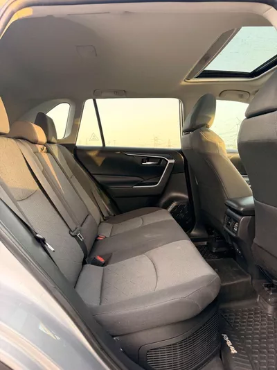 Toyota RAV4 XLE HEV Hybrid XLE 2.5L-13