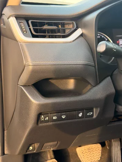 Toyota RAV4 XLE HEV Hybrid XLE 2.5L-14