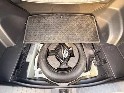 Toyota RAV4 XLE HEV Hybrid XLE 2.5L-19