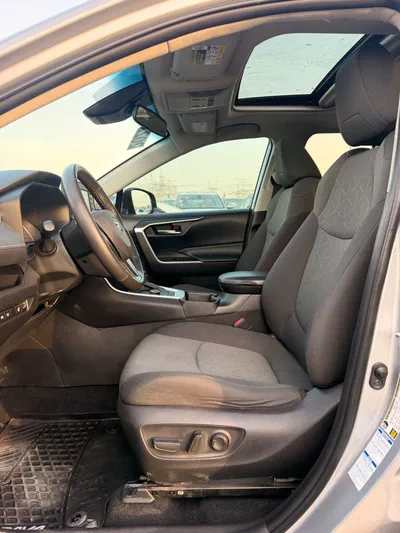 Toyota RAV4 XLE HEV Hybrid XLE 2.5L-6