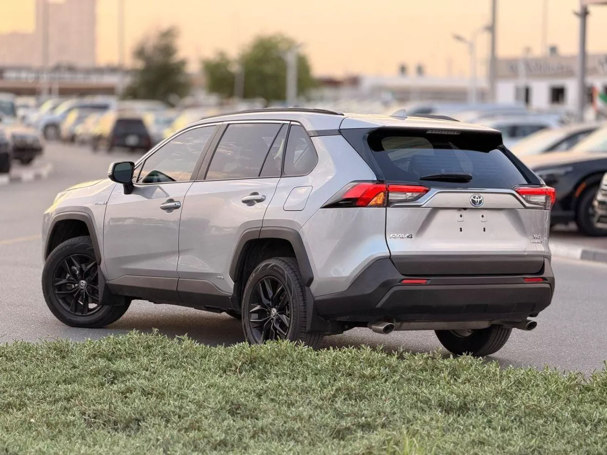 Toyota RAV4 XLE HEV Hybrid XLE 2.5L-11-0