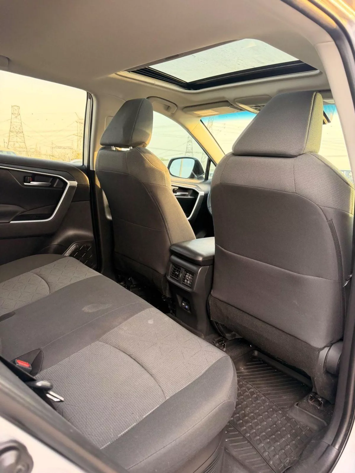 Toyota RAV4 XLE HEV Hybrid XLE 2.5L-15-0