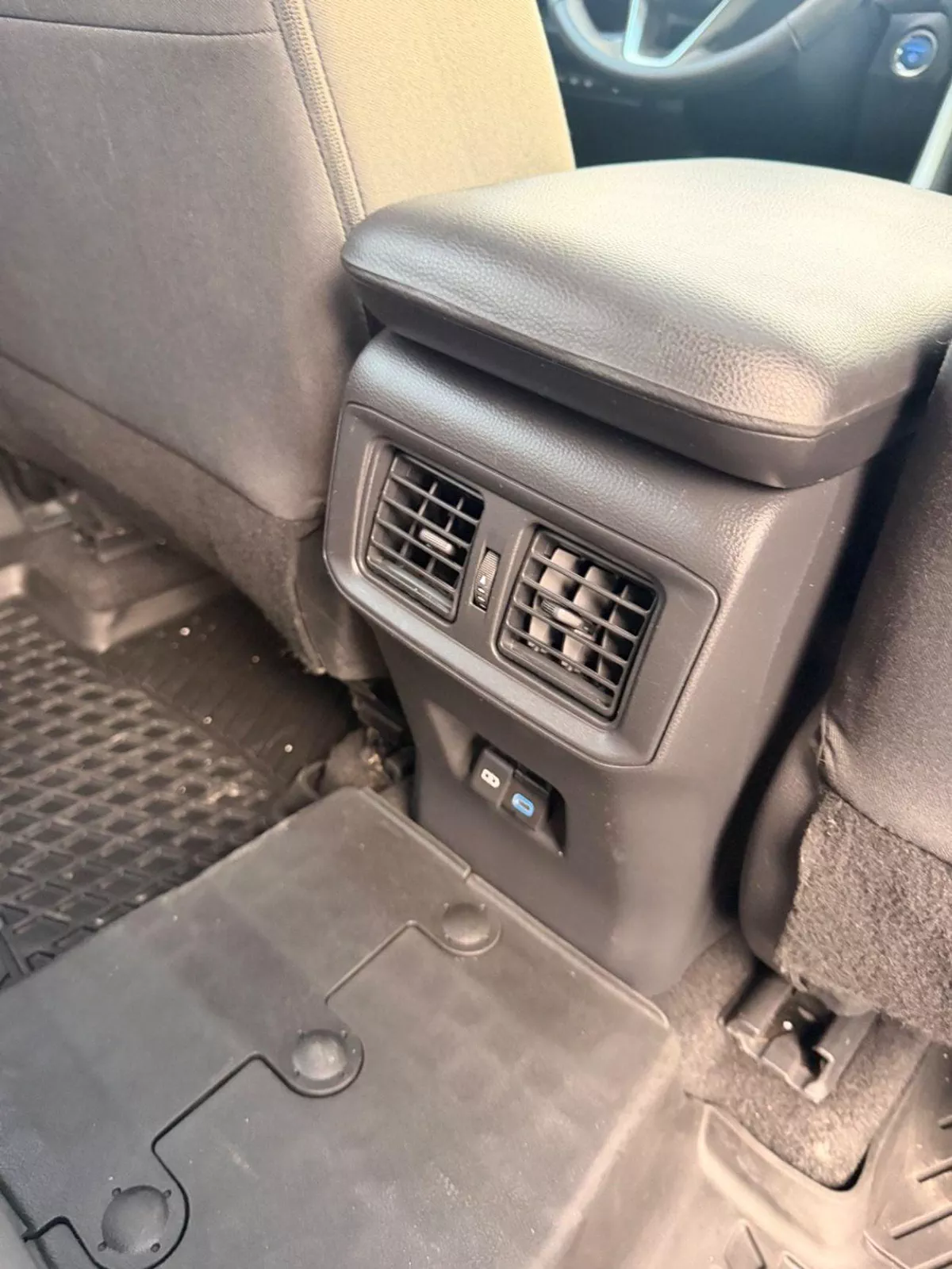 Toyota RAV4 XLE HEV Hybrid XLE 2.5L-16-0