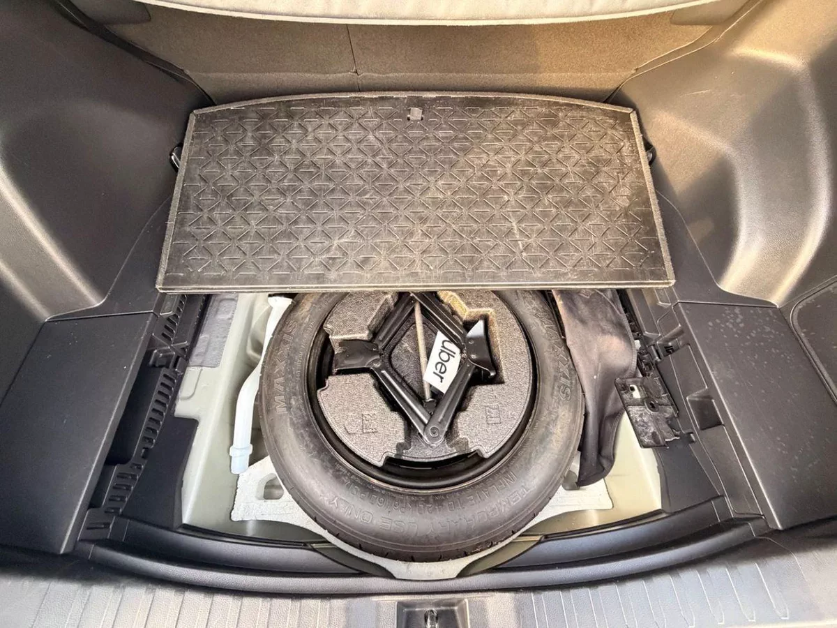 Toyota RAV4 XLE HEV Hybrid XLE 2.5L-19-0