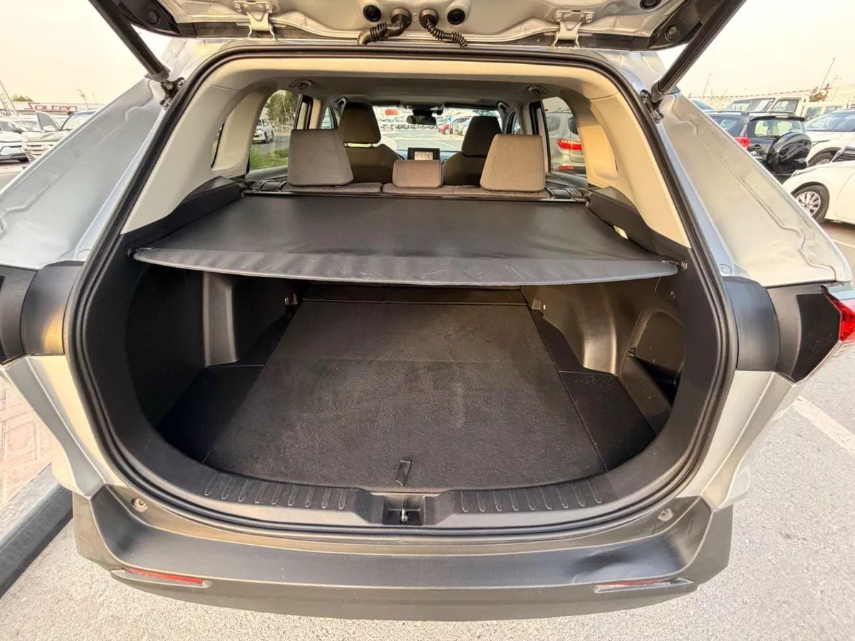Toyota RAV4 XLE HEV Hybrid XLE 2.5L-20-0