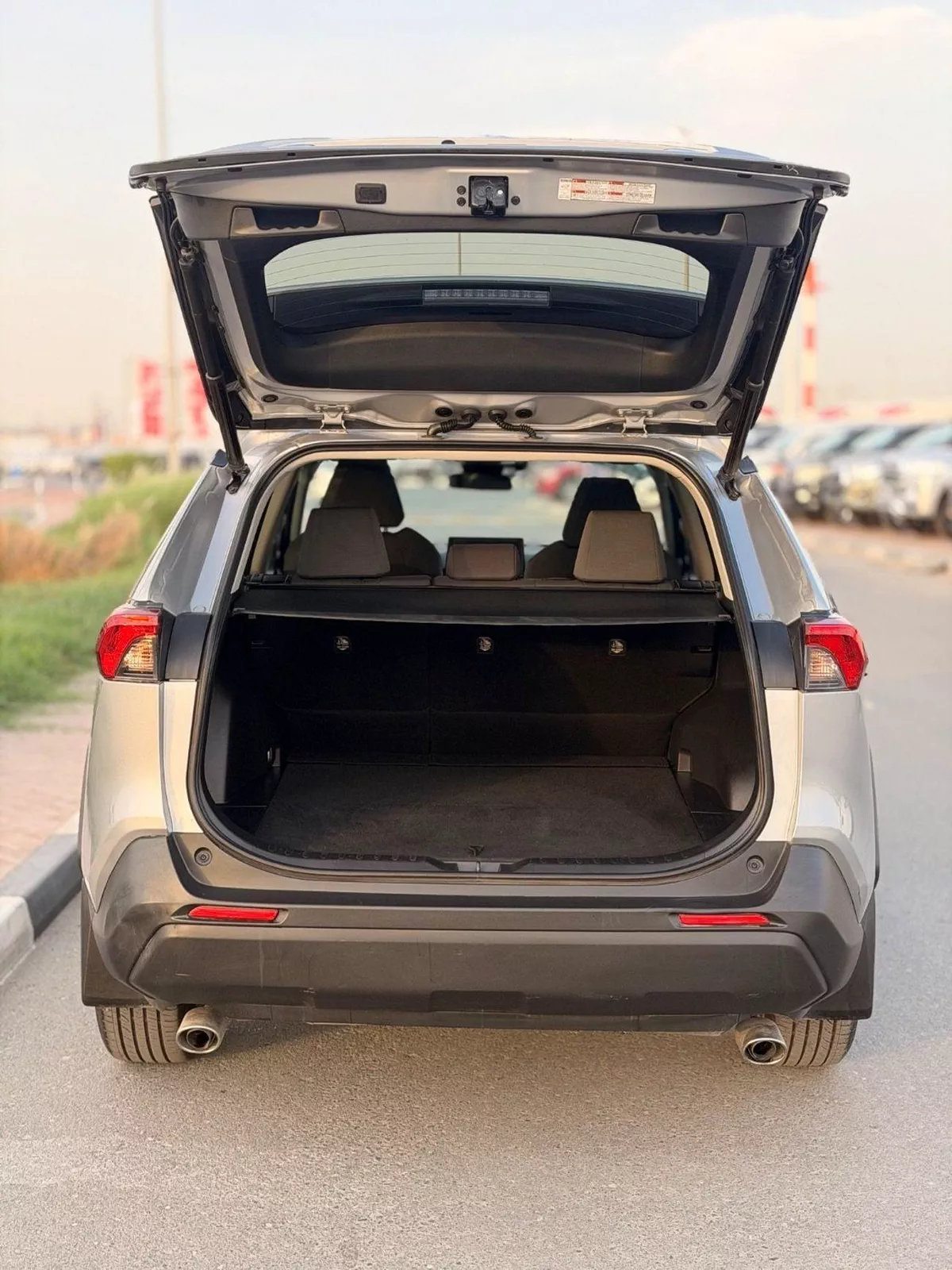 Toyota RAV4 XLE HEV Hybrid XLE 2.5L-21-0