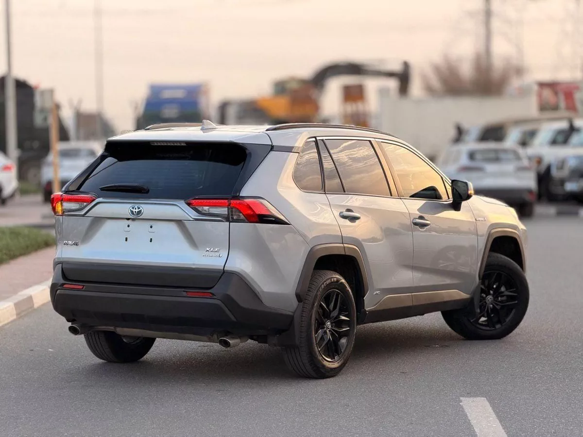 Toyota RAV4 XLE HEV Hybrid XLE 2.5L-2-0