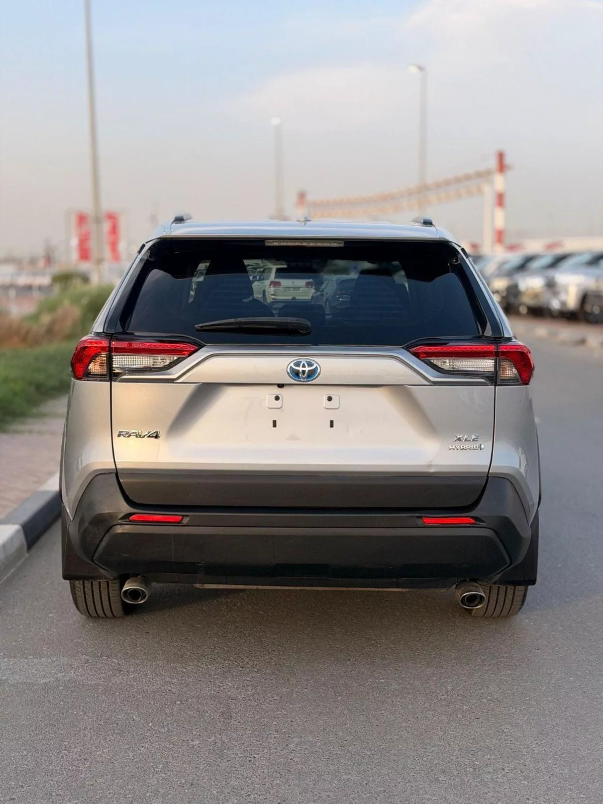 Toyota RAV4 XLE HEV Hybrid XLE 2.5L-3-0