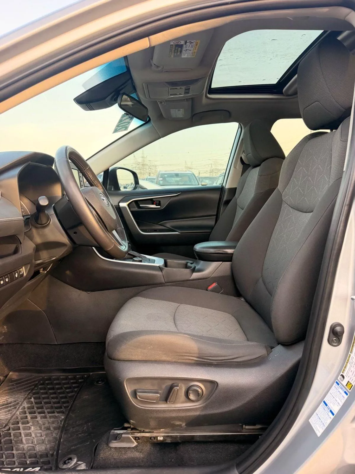 Toyota RAV4 XLE HEV Hybrid XLE 2.5L-6-0
