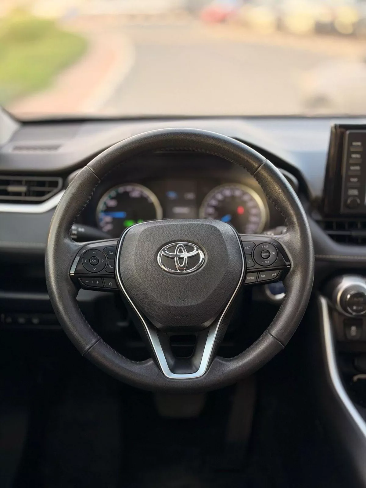 Toyota RAV4 XLE HEV Hybrid XLE 2.5L-7-0