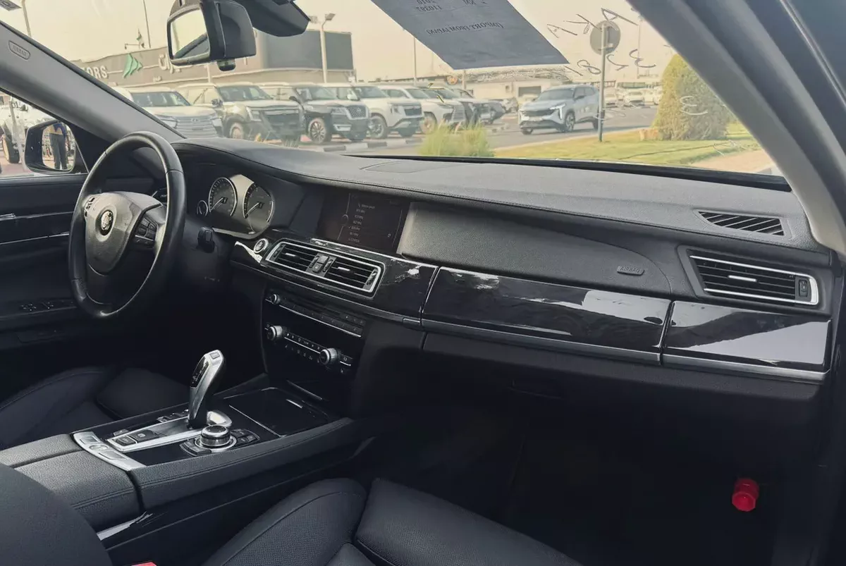 BMW 750I | 2010 | ONLY : 110417 KM | CLEAN TITLE |  JAPAN IMPORT-13-13