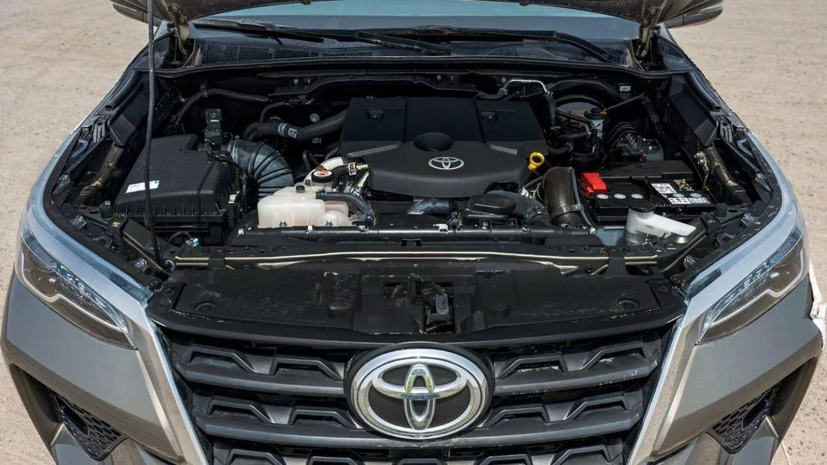 Toyota Fortuner GX2 TOYOTA FORTUNER 2.4 DIESEL AT MID OPTION-18-0