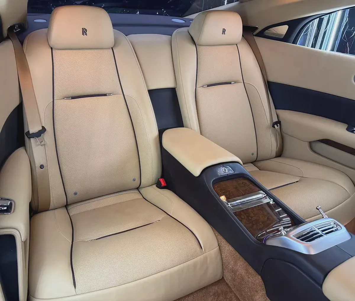 Rolls-Royce Wraith 2015 | Well Maintained | GCC Specs | Low Mileage | Full Service History-17-17