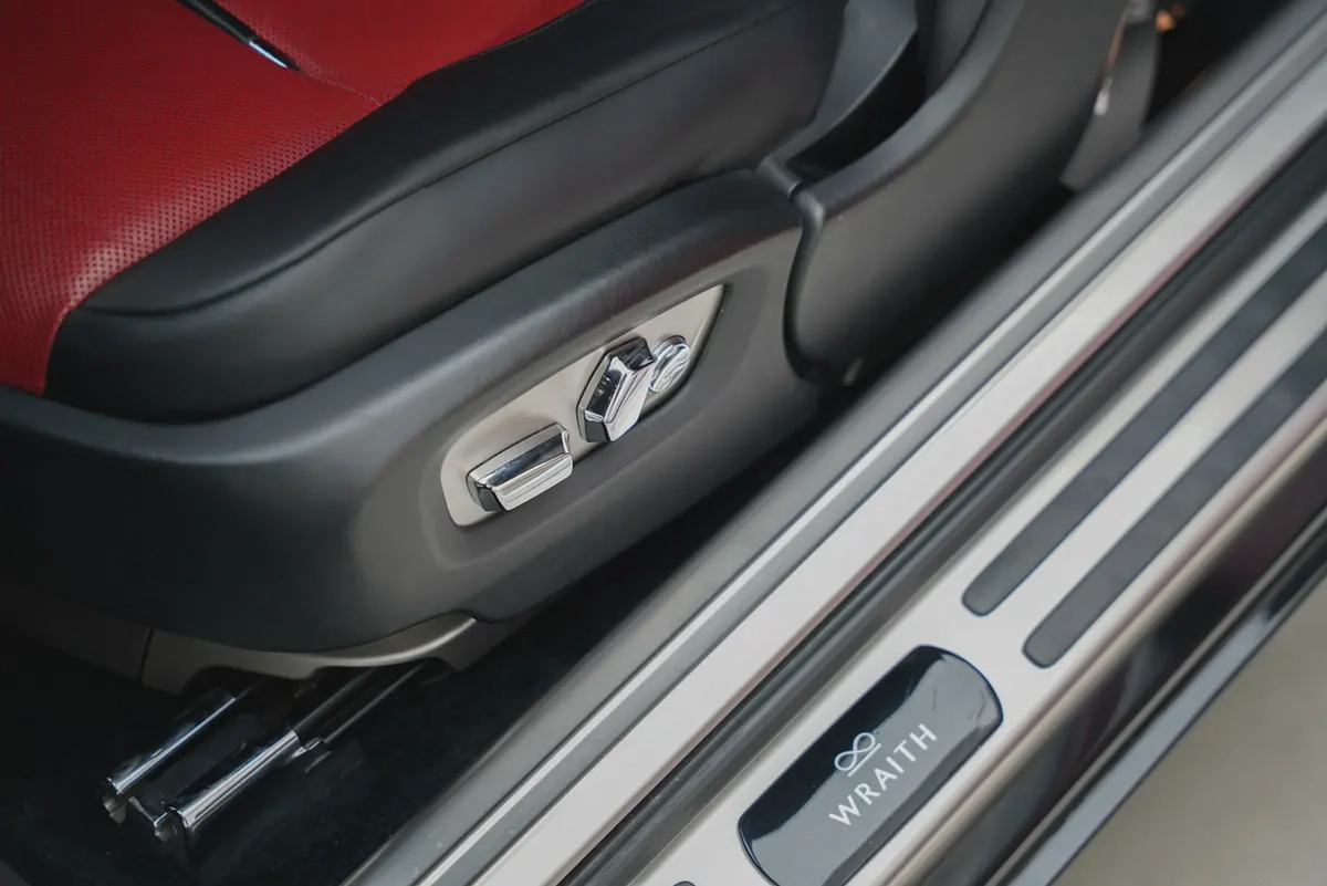 2018 ROLLS ROYCE WRAITH BLACK BADGE WITH WARRANTY AND SERVICE CONTRACT UNTIL 2027-14-14