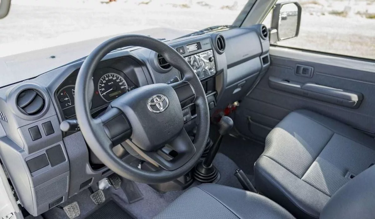 Toyota Land Cruiser 70 LC76 LX LX TOYOTA LC76 Hard top 4.2L 5 DOORS 2025-11-0