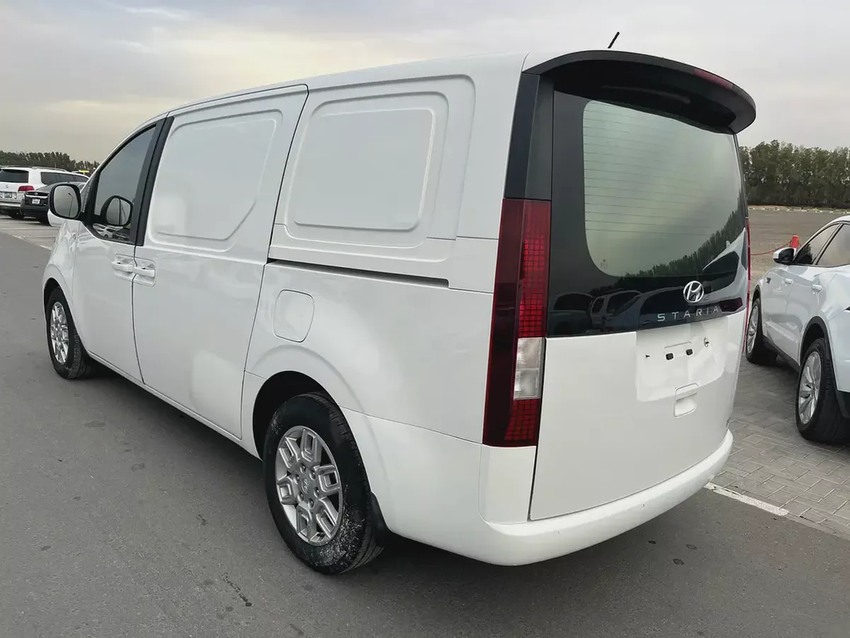 Hyundai Staria-4-4