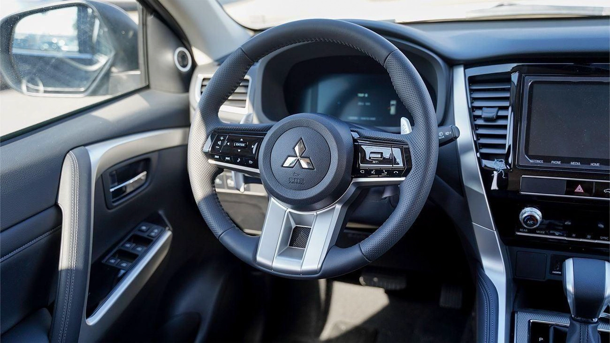 Mitsubishi Montero Sport Brand New 2026 Mitsubishi Montero Sport GLS (H61) 3.0L 6-Cylinder SUV – GCC Specs | Export Ready-4-4
