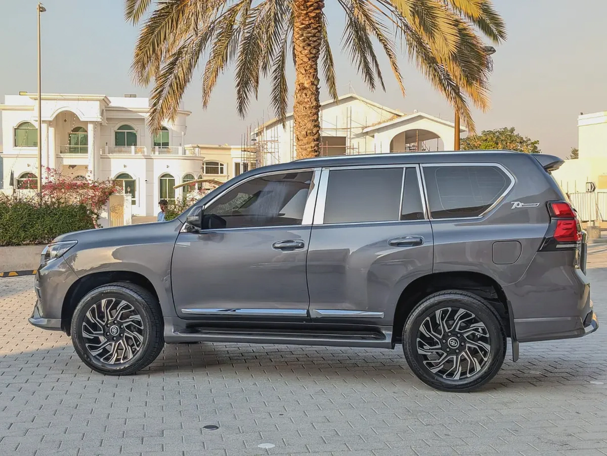 TOYOTA PRADO 2014 FACELIFTED 2023 WITH INTERIOR AND EXTERIOR GCC V4 2.7L IN EXCELLENT CONDITION