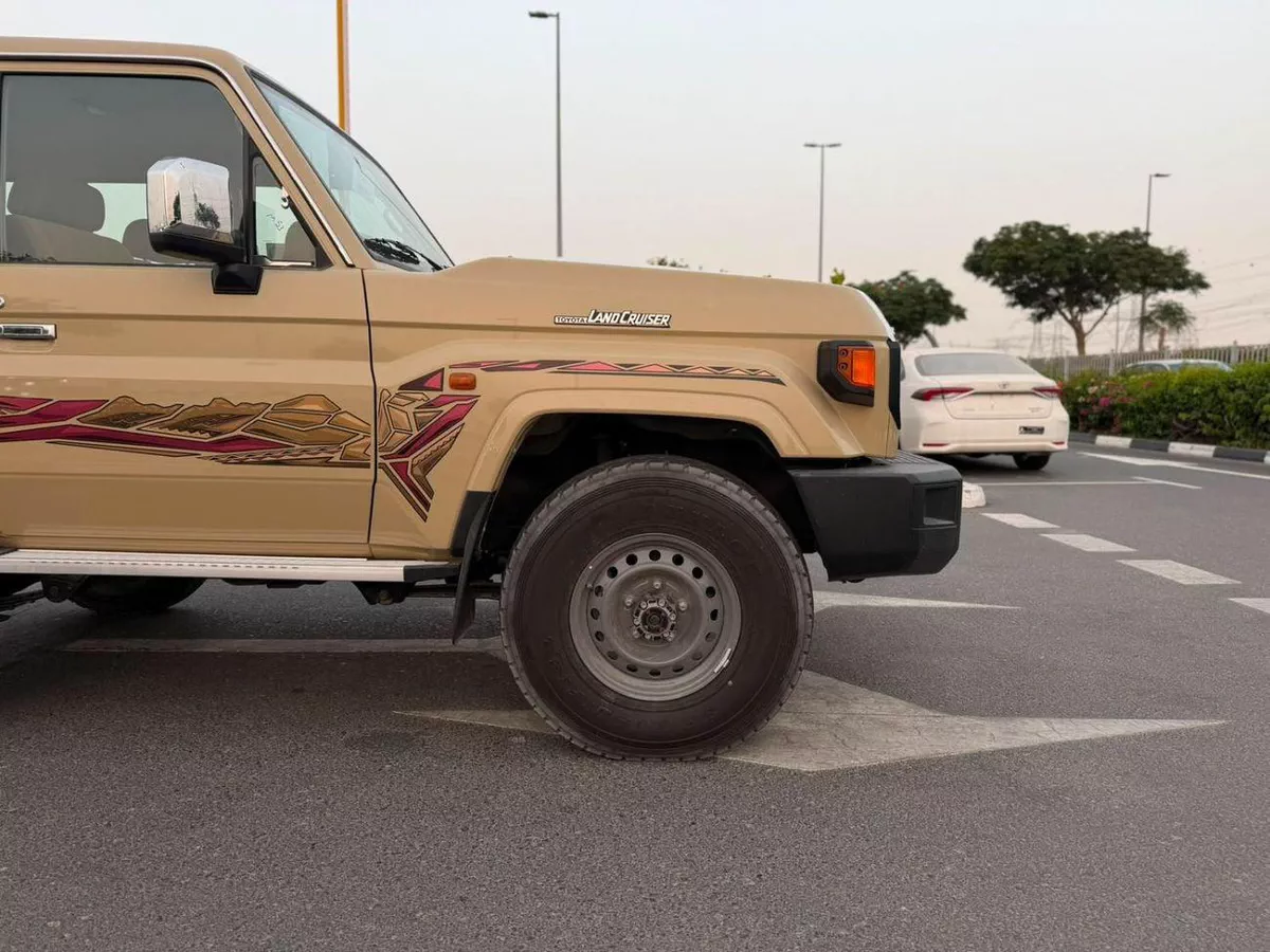 Toyota Land Cruiser 70 HT S- DLX-1-0
