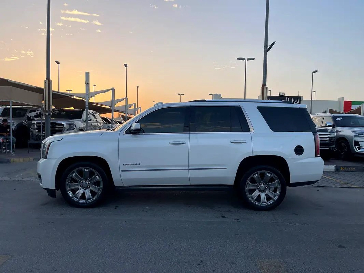 GMC Yukon Denali 2016 GCC Specs - Excellent Condition-8-8