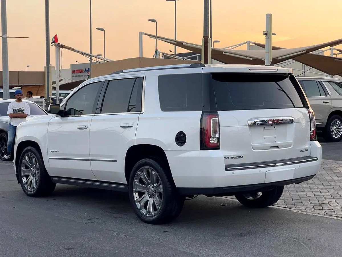 GMC Yukon Denali 2016 GCC Specs - Excellent Condition-13-13