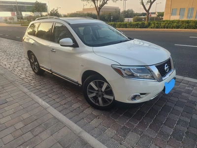 4X4 Nissan Pathfinder SV 2014 GCC Specs single owner used perfect condition-0