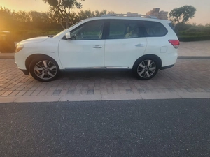 4X4 Nissan Pathfinder SV 2014 GCC Specs single owner used perfect condition