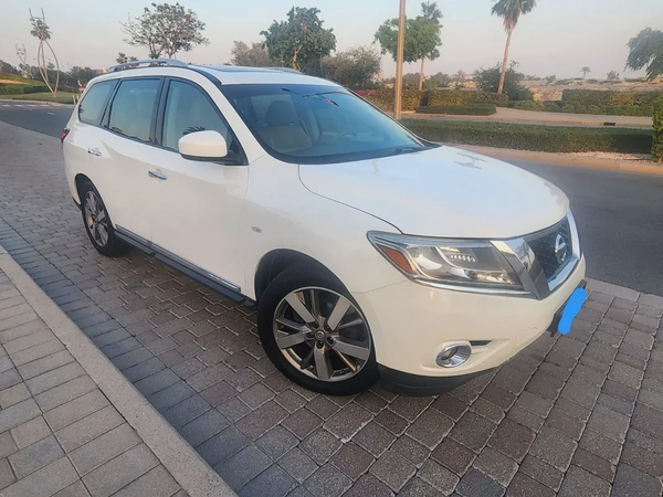 4X4 Nissan Pathfinder SV 2014 GCC Specs single owner used perfect condition