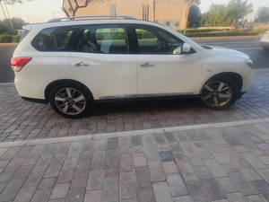 4X4 Nissan Pathfinder SV 2014 GCC Specs single owner used perfect condition