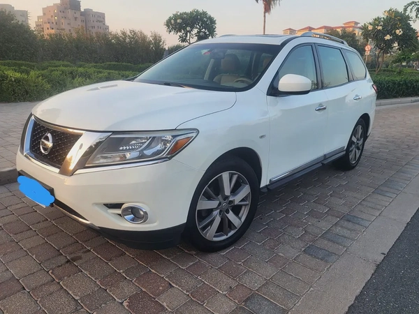4X4 Nissan Pathfinder SV 2014 GCC Specs single owner used perfect condition