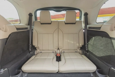 Land Rover Discovery 2019-13