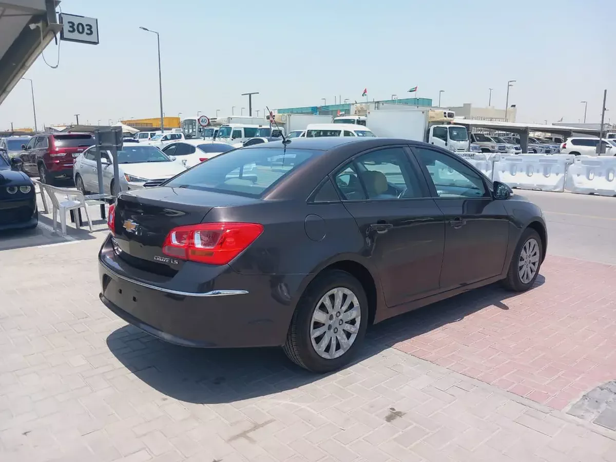 Chevrolet Cruze 2016 GCC Specs Perfect Condition free Accident Smoothly Drive Ready for Registration-4-4