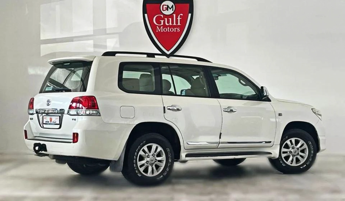 Toyota Land Cruiser GXR V6 3.0L-6CYL GCC FULL OPTION-EXCELLENT CONDITION-VAT INCLUSIVE
